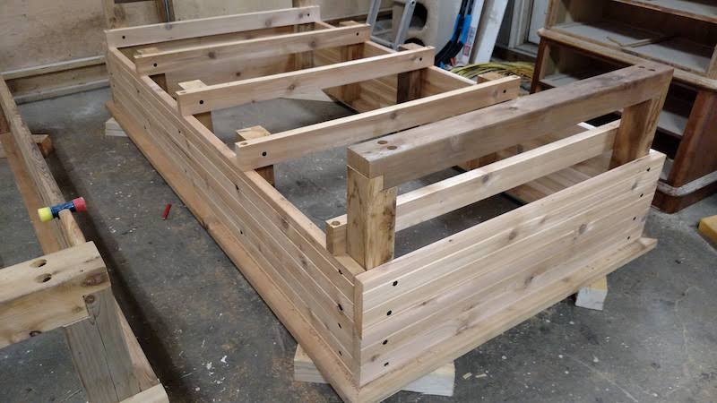 contruction details for a garden raised bed box - building the frames